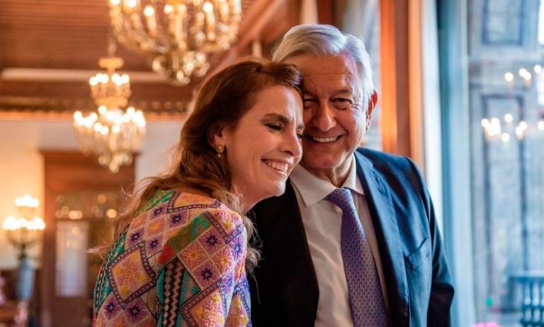 AMLO justifica viaje de Müller a Paris: fue en mi representación a conseguir piezas arqueológicas