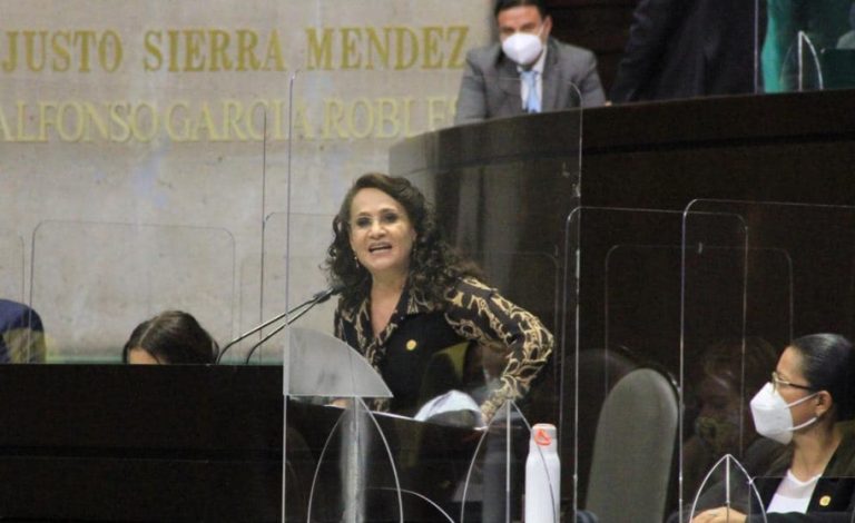No se me acaba la vida si dejara de hacer política, se hacer blusas y pantalones: presume Padierna