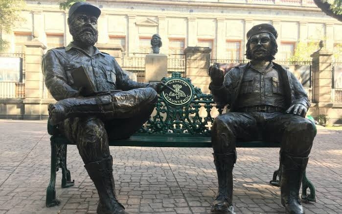 Piden que se retiren estatuas de Fidel Castro y “Che” Guevara en la CDMX