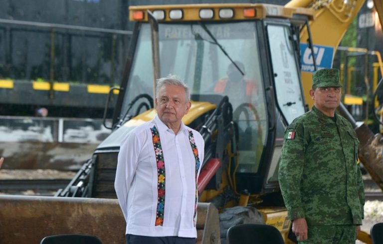 Informa AMLO que el ejército también construirá nuevo aeropuerto en Tulum