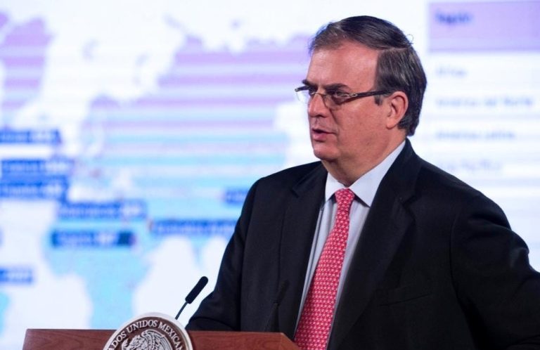 Ebrard felicita a candidato de Evo Morales por su triunfo en Bolivia