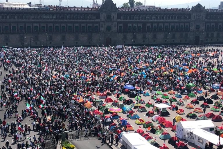 Asegura AMLO que hay sacerdotes apoyando FRENAAA