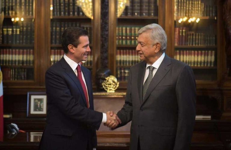 AMLO defiende a Peña Nieto: no creo que supiera de las fechorías que se cometían en su nombre