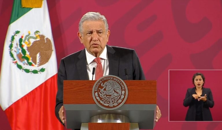 AMLO resalta que Facebook controla mejor a los bots que Twitter