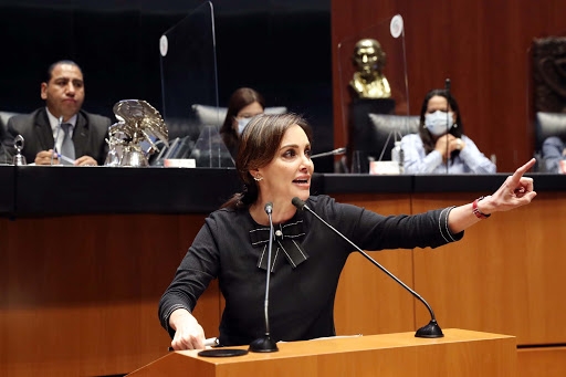 No se necesita consulta, solo comprarles boletos de avión a EU: Lilly Téllez
