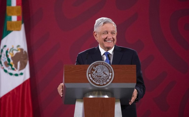 Cuestiona Los Angeles Times a AMLO: ¿Campeón de los pobres o demagogo?