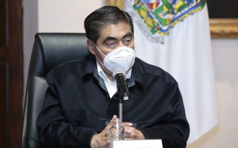 Barbosa amenaza a los medios que cuestionan a AMLO y la 4T; pide marcar límites