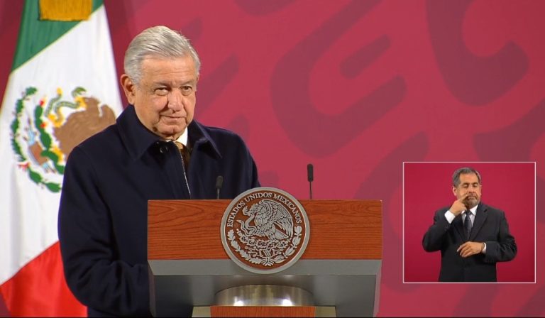 AMLO promete camas y estufas para damnificados en Tabasco