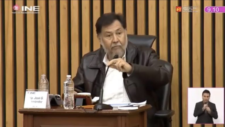 INE ordena a Noroña disculparse y tomar curso de perspectiva de género