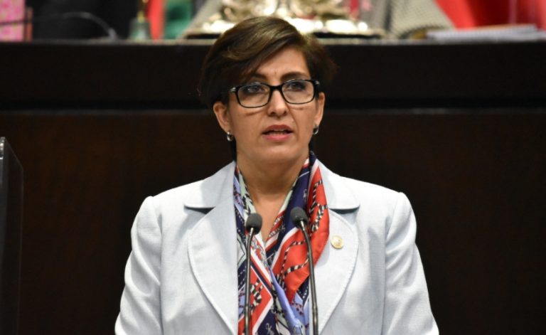Mónica Almeida señala que con sus adjudicaciones directas, el Gobierno Federal promueve la corrupción