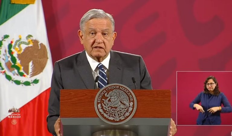 AMLO reconoce que aún hay funcionarios de la 4T con altos salarios