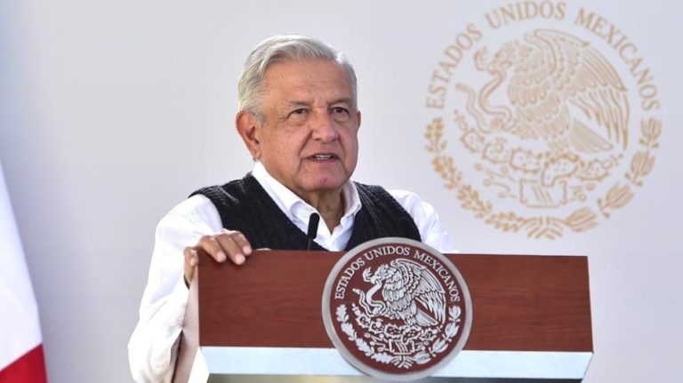 AMLO afirma que ningún contagiado de COVID-19 se ha quedado sin atención
