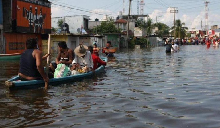 Tras dos semanas de inundaciones, AMLO revisará plan para atender Tabasco y Chiapas