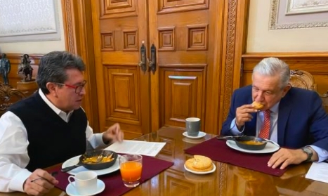Felicita Monreal a AMLO; ve que ha resistido ataques por transformar al país
