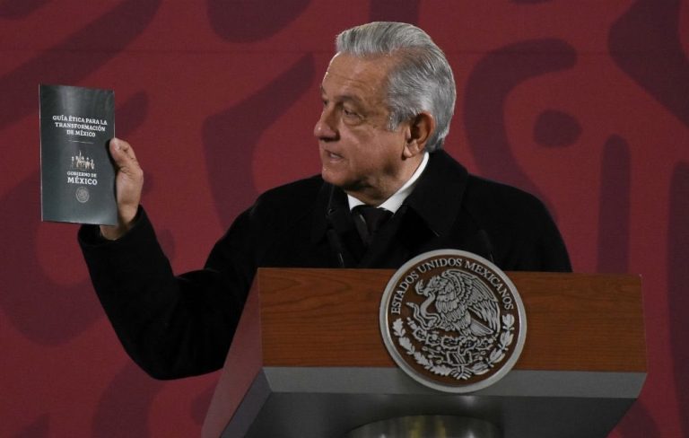 Mario Delgado dice que su parte favorita de la Guía Ética de AMLO es la que ve por los pobres