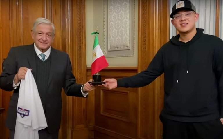 AMLO recibe en Palacio Nacional a Julio Urías: ya hizo historia en el beisbol