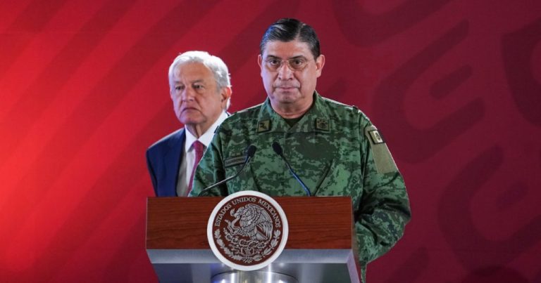 Revela General Brigadier que “cofradía militar” ha doblado a AMLO