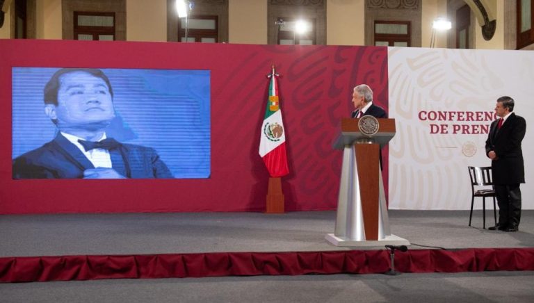 Exigen a AMLO que así como se conmovió por Manzanero se conmueva por los miles de muertos en México