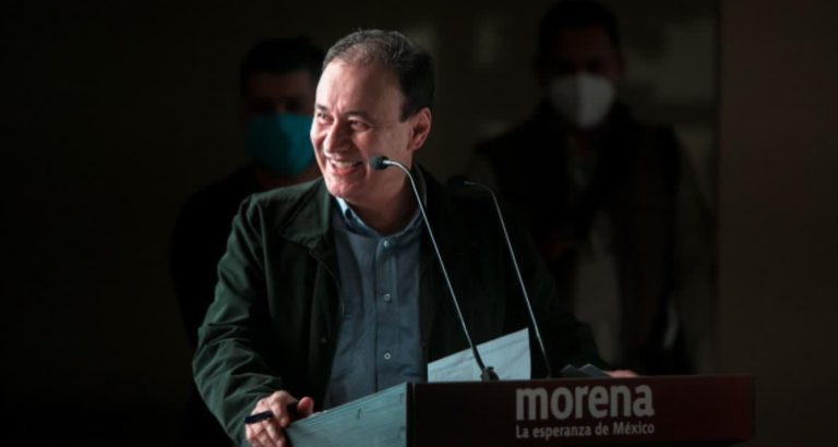 Estamos contigo, a echarle chingazos a ya sabes quién: Julio César a Durazo