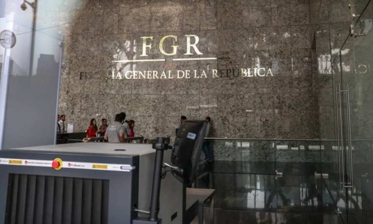 Por austeridad FGR se pone a vender muebles y vehículos para obtener recursos