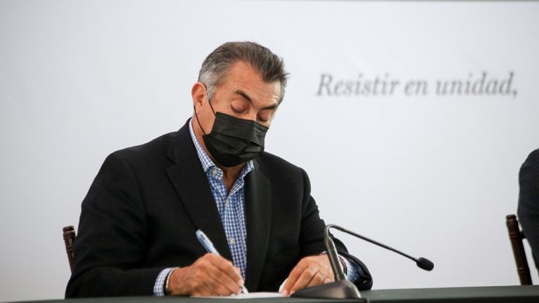 Ve ‘Bronco’ necedad de AMLO con las vacunas; propone plan estatal para vacunar a su población
