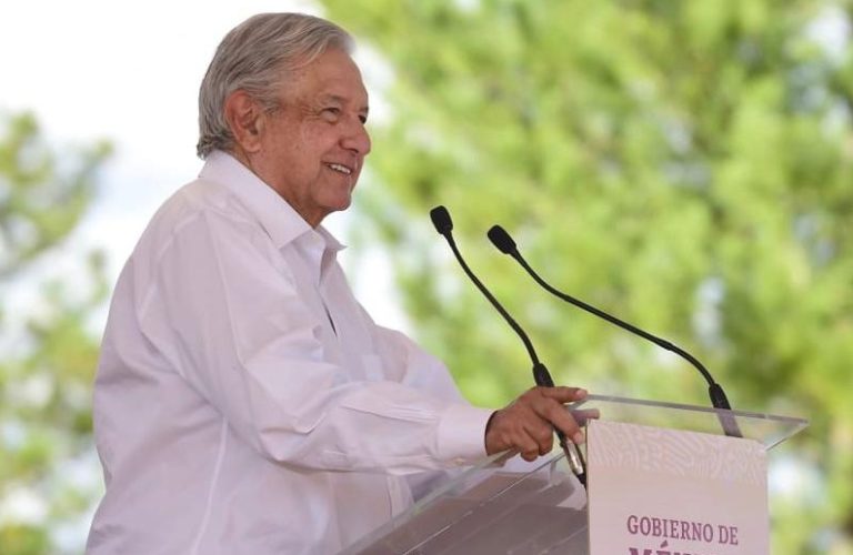 AMLO promete que para 2023 habrá internet en todos los municipios del país