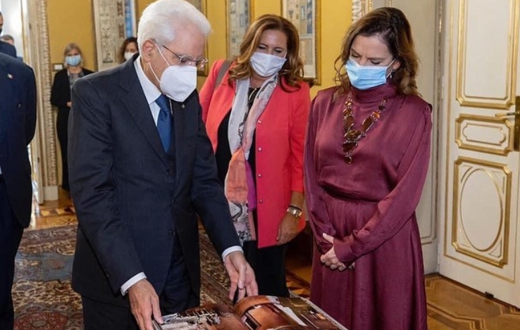 Gira de Beatriz Gutiérrez por Europa costó 364 mil pesos