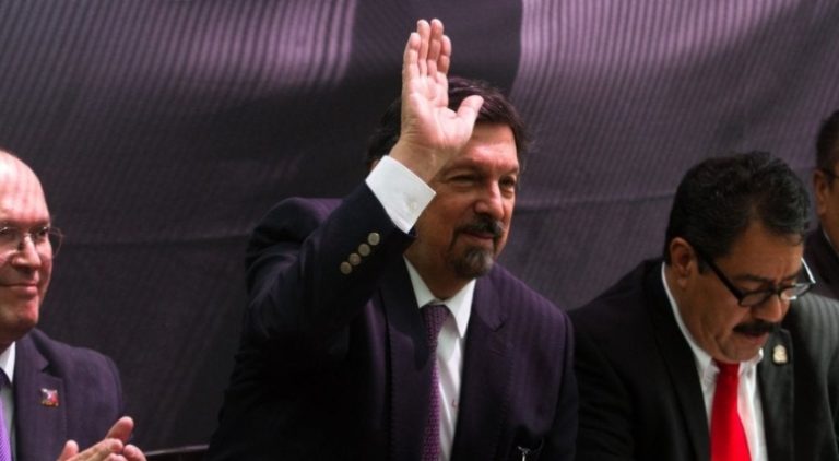 Napoleón Gómez Urrutia da positivo a COVID-19