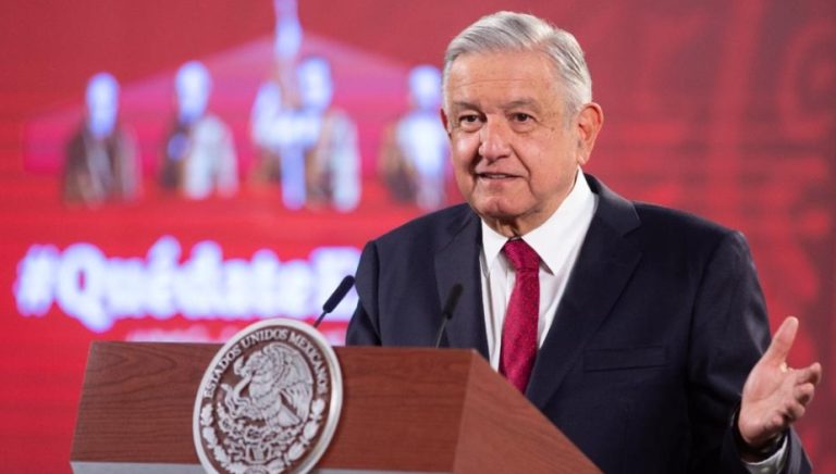 AMLO niega que haya gasolinazo para enero; dice que hay ‘ajuste inflacionario’