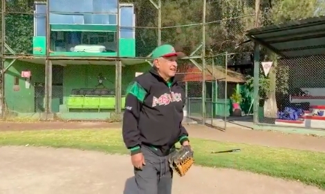 AMLO se toma un descanso para ir a jugar beisbol, “para todo hay tiempo”