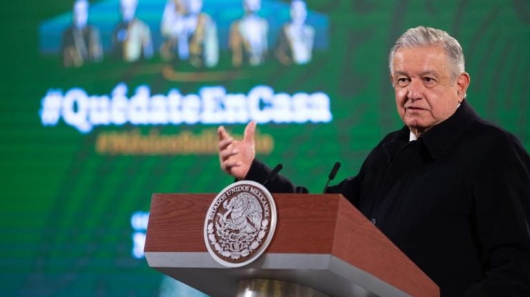 Agradece AMLO apoyo de médicos cubanos y resalta crisis de especialistas en México