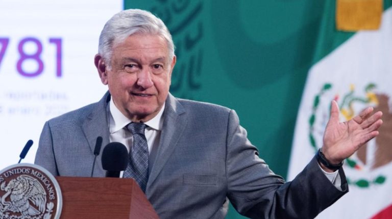 AMLO promete vacunarse en la ‘mañanera’ para darle confianza a la gente