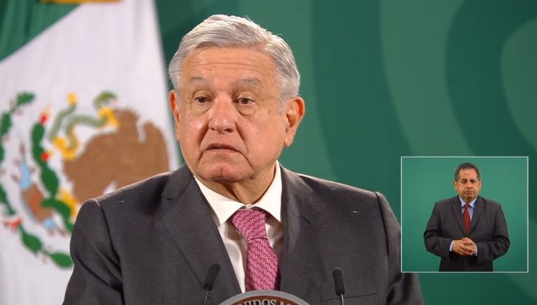 AMLO vuelve a condenar la “censura”; afirma que hasta en EU la estatua de la libertad está verde de coraje