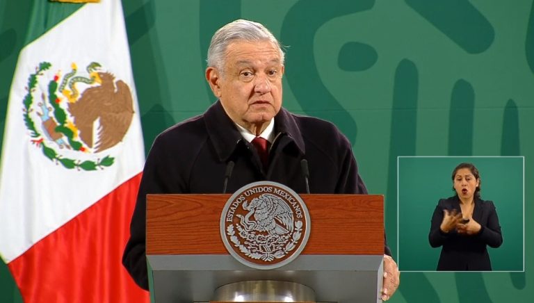 Respalda AMLO limitación de energías renovables en el país: nos cuesta mucho