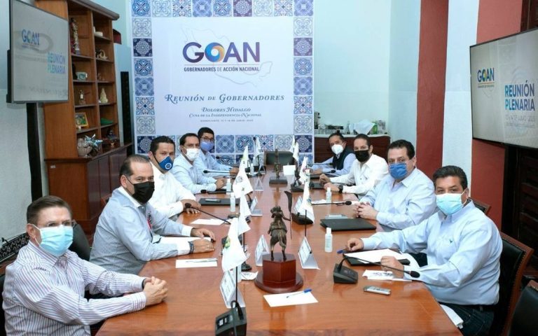 Gobernadores panistas alistan compra conjunta de vacunas