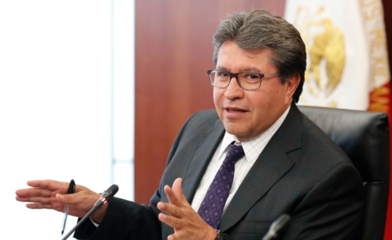 Monreal propone que se legisle a las redes sociales para proteger la libertad de expresión