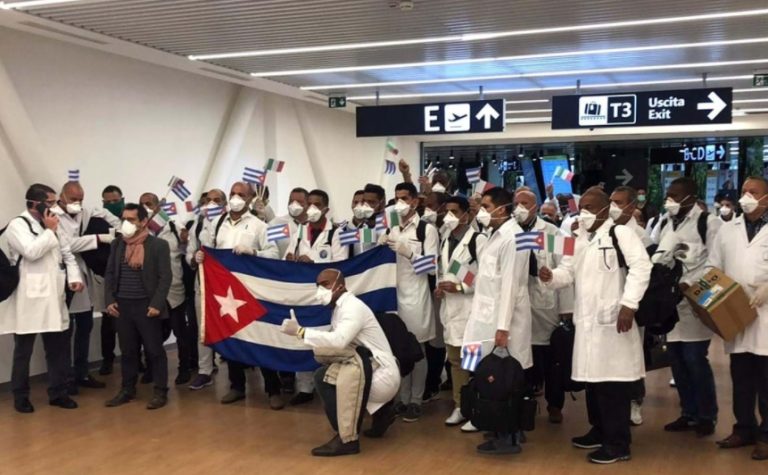 En camino 200 médicos cubanos más para enfrentar la pandemia de COVID-19 en México
