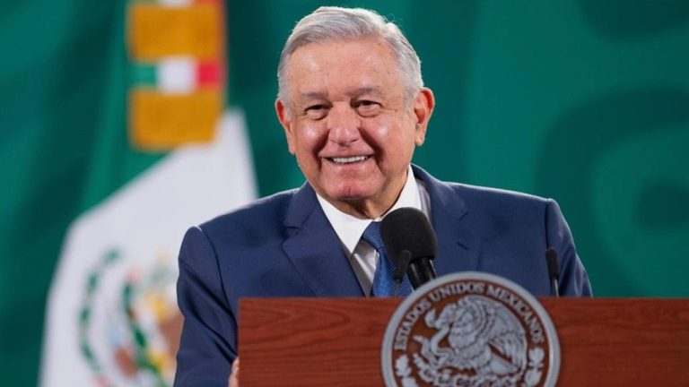 Buscaría AMLO desaparecer organismos autónomos para reducir gastos