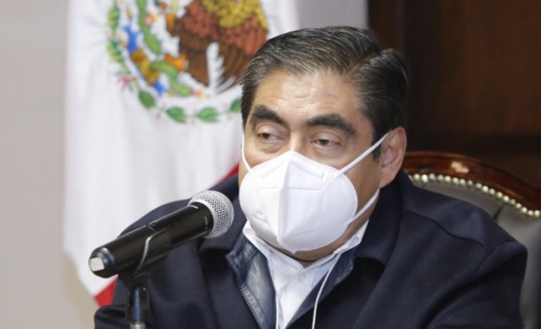 Tunden a Barbosa por pedir responsabilidad a empresarios en la pandemia; le recuerdan que no hace nada con el ambulantaje