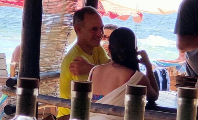 Gatell nuevamente desata la furia en redes ahora por nuevas fotos en la playa