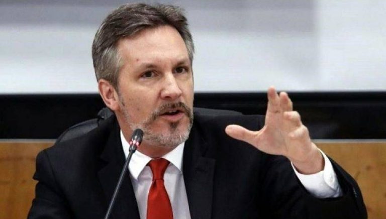 Ackerman advierte que el INE nos está llevando al medioevo con su “censura”