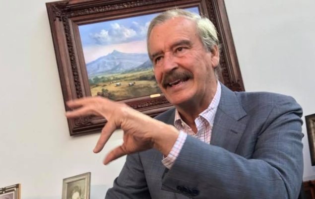 Fox ironiza con plan de vacunación; “están a nada de rifarlas en cachitos”