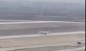 Presume Ebrard primer avión comercial  que aterriza en Aeropuerto Felipe Ángeles