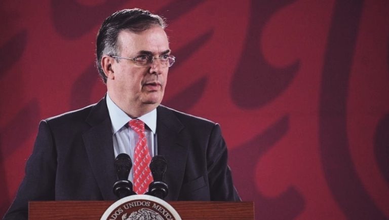 “De que vamos a tener las vacunas, las vamos a tener”, presume Ebrard
