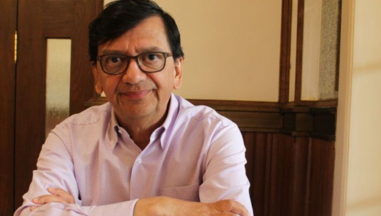 Pese a la oposición que politiza la campaña de vacunación, esta avanza: Arreola