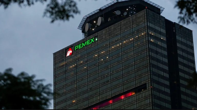 4T inyectará otros 5 mil mdd a Pemex y le reducirá carga de impuestos