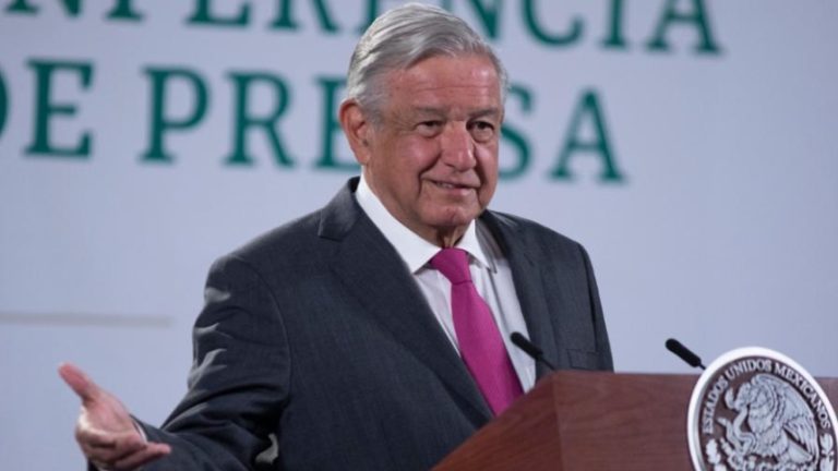 AMLO revela que le preguntaron cuanto papel sanitario utiliza vía transparencia