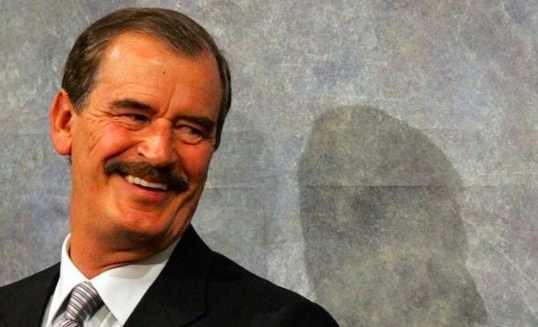 Lo autoritario y dictador es solo adentro y con los Mexicanos. Afuera se la……..” : Fox a AMLO