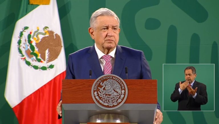 AMLO descarta usar cubrebocas porque “ya no contagia”