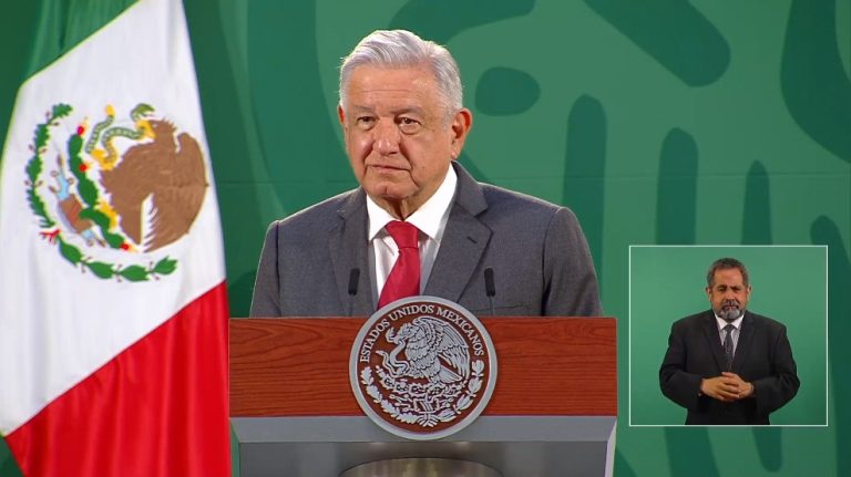 AMLO se vacunará la siguiente semana pero no lo hará en público para evitar un “espectáculo”